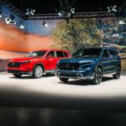 全新本田CR-V正式发布，车身块头加大，动力优化，有两种风格外观